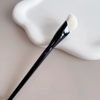 Classic Fashion Black Wooden Handle Wool Bristle Traceless Fingertip Concealer Brush